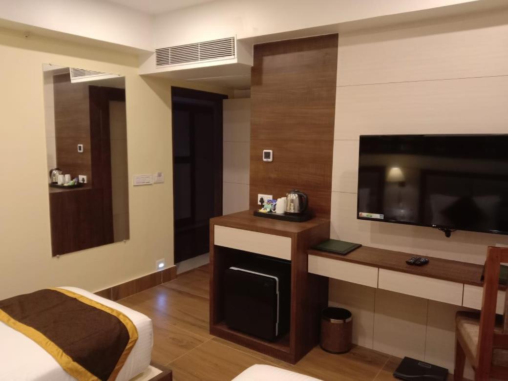 Hotel Rimi International Агартала Экстерьер фото